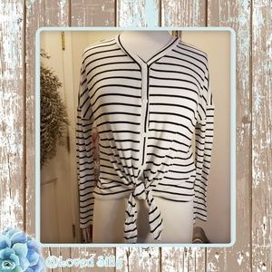 NWT Black & White Striped Tie Front Thermal